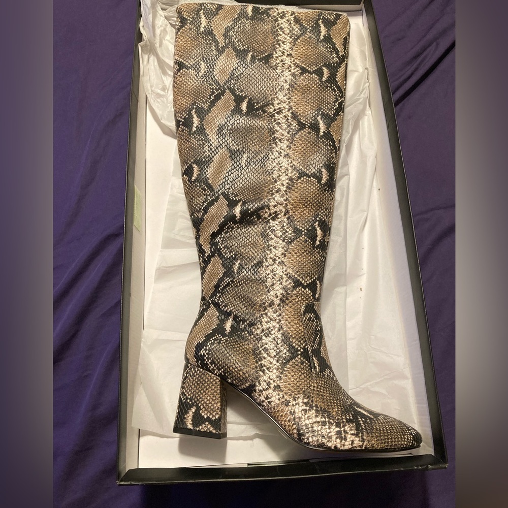 Eloqui faux snake skin pattern boots to the knee NEW
